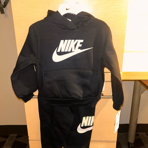 🔥 NWT Nike Toddler 2-Piece Jogger Sets – Navy & Black (Size 3T) 🔥 - Picture 2 of 6